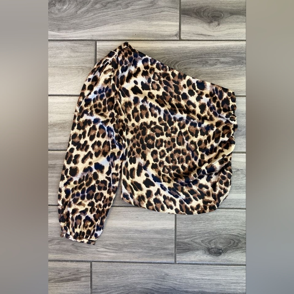 Leopard Print One-Shoulder Top - Picture 2 of 2